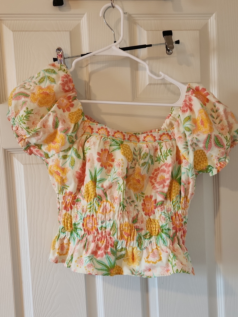 Rachel Zoe Cream Cropped  Top with Pastel Floral Accents Sz 2
